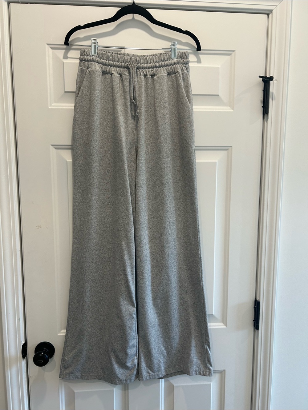Sarin Mathews Women’s Gray Wide Leg Lounge Pants Size Large Drawstring Pockets